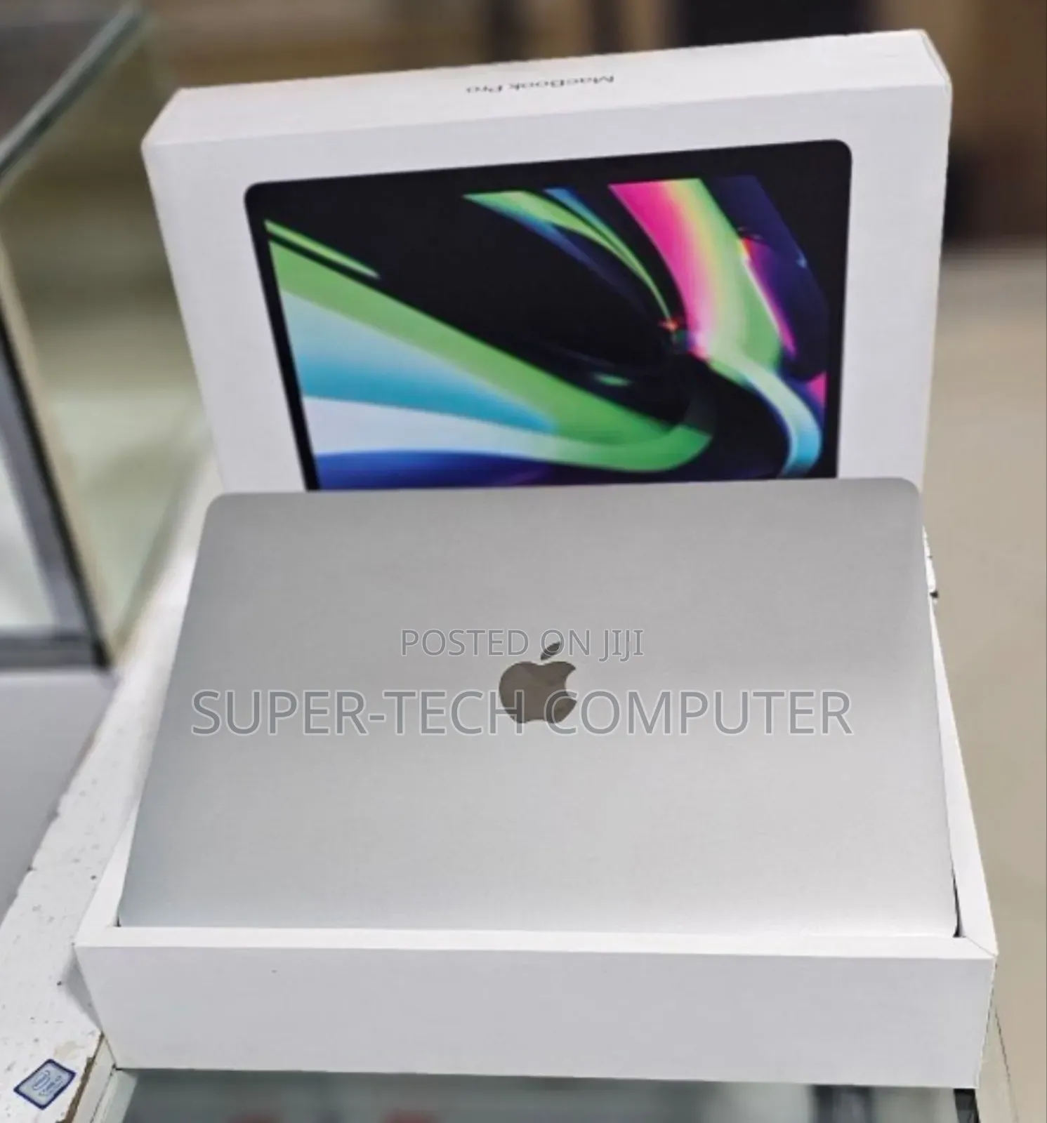 New Laptop Apple MacBook Pro 2020 M1 8GB Apple M1 SSD 256GB