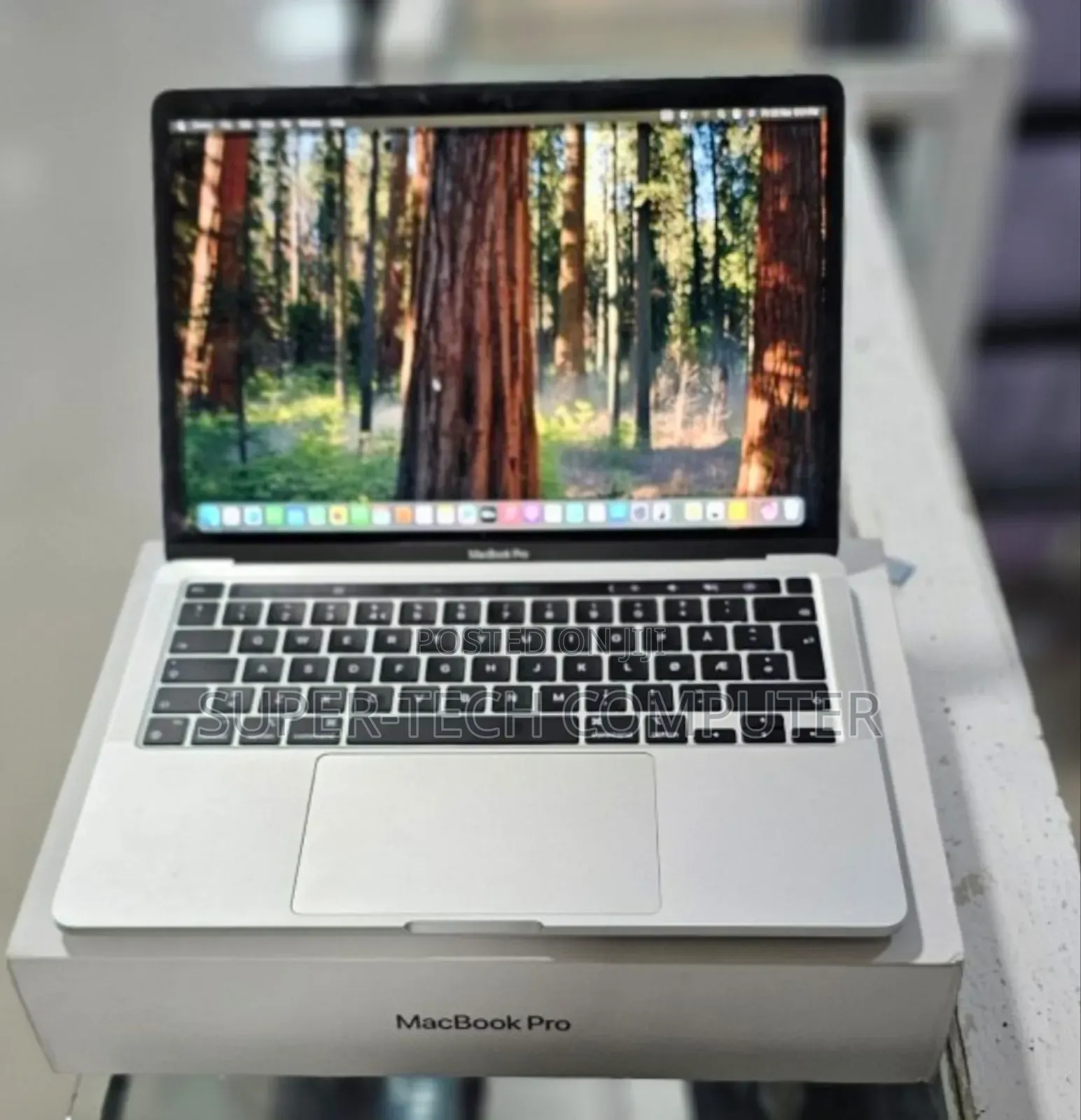 New Laptop Apple MacBook Pro 2020 M1 8GB Apple M1 SSD 256GB