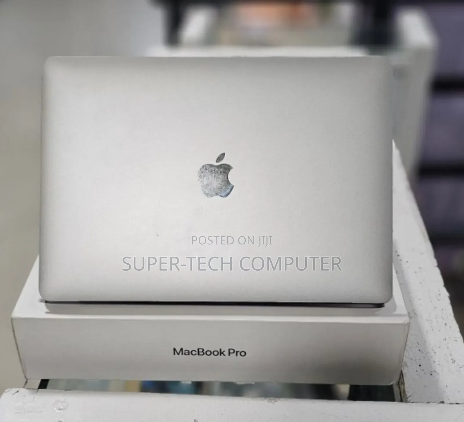 New Laptop Apple MacBook Pro 2020 M1 8GB Apple M1 SSD 256GB