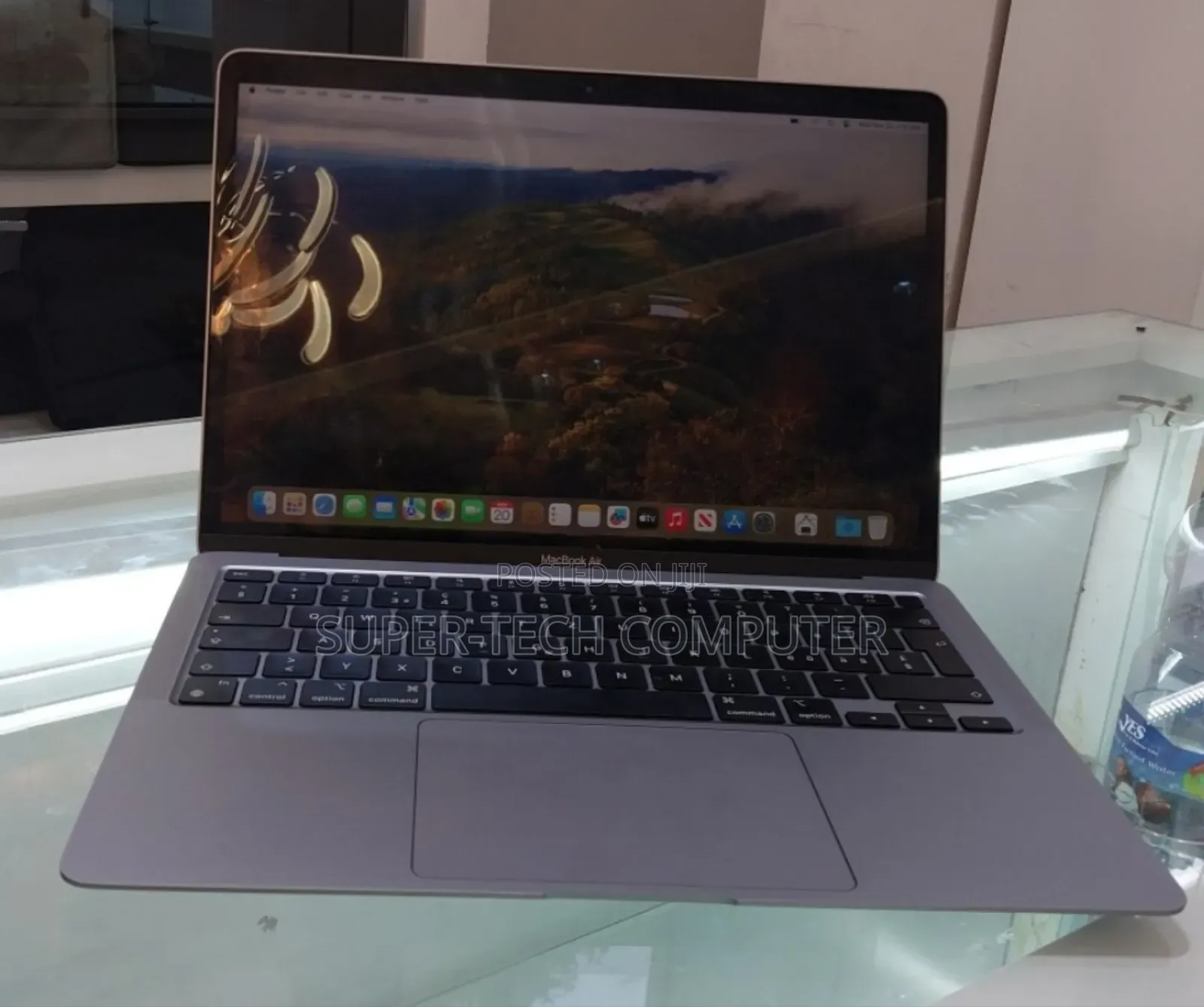 New Laptop Apple MacBook Air 2020 M1 8GB Apple M1 SSD 256GB