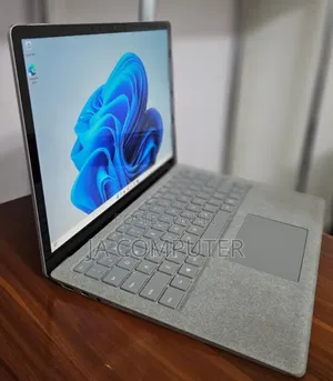 New Laptop Microsoft Surface Laptop 2 16GB Intel Core I5 SSD 256GB