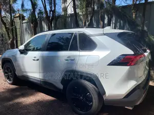 New Toyota RAV4 XLE AWD 2024 White