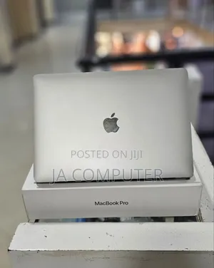 New Laptop Apple MacBook Pro 2020 M1 8GB Apple M1 SSD 256GB