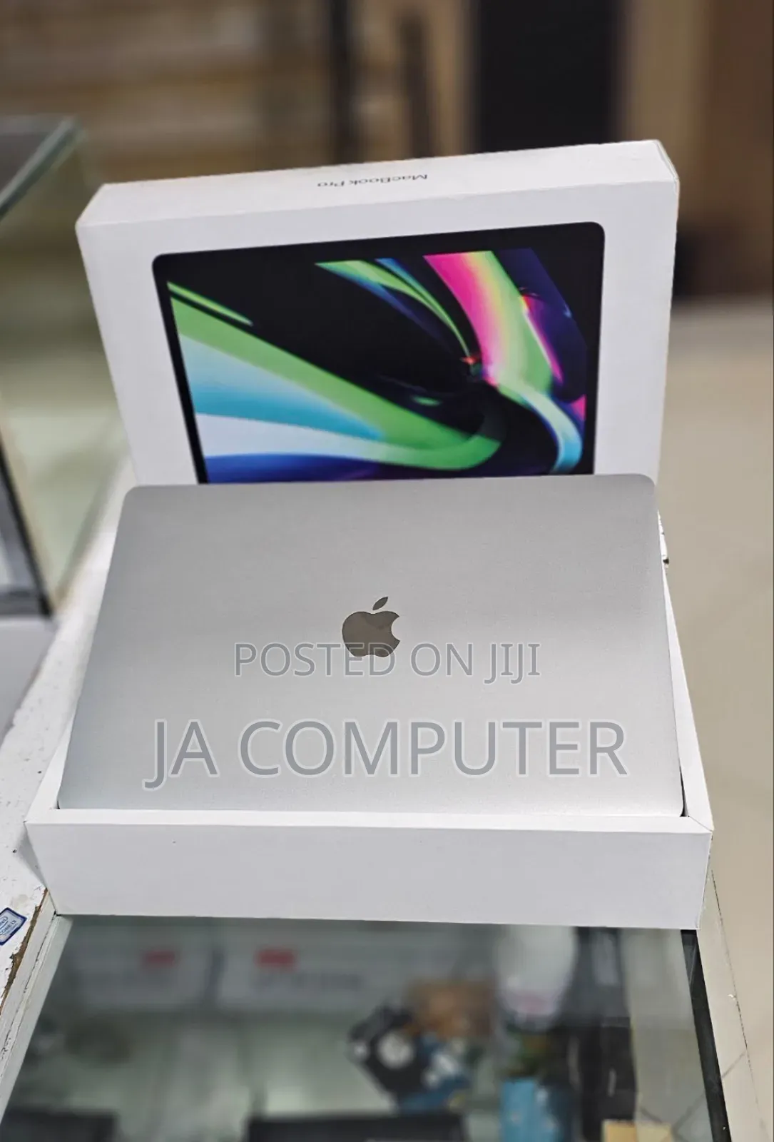 New Laptop Apple MacBook Pro 2020 M1 8GB Apple M1 SSD 256GB