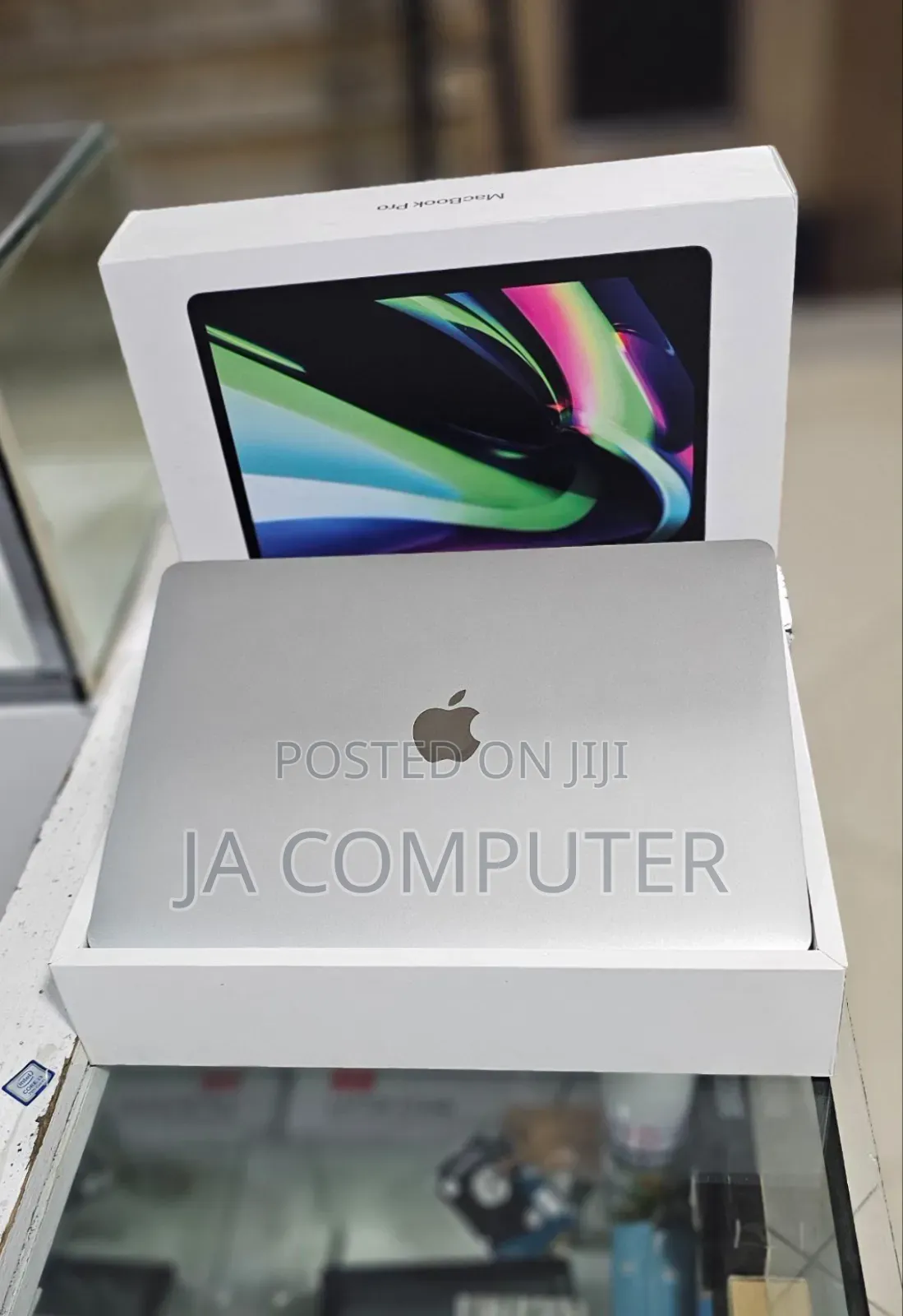 New Laptop Apple MacBook Pro 2020 M1 8GB Apple M1 SSD 256GB