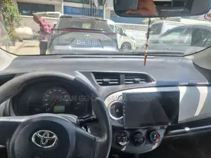 Toyota Yaris 2012 Silver