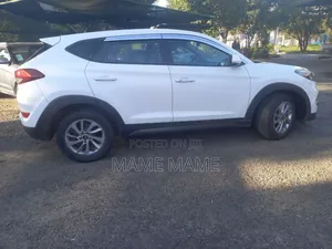 Photo - Hyundai Tucson 2016 White
