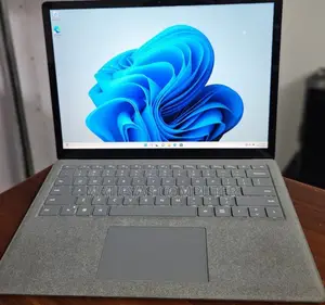 New Laptop Microsoft Surface 8GB Intel Core I5 SSD 256GB