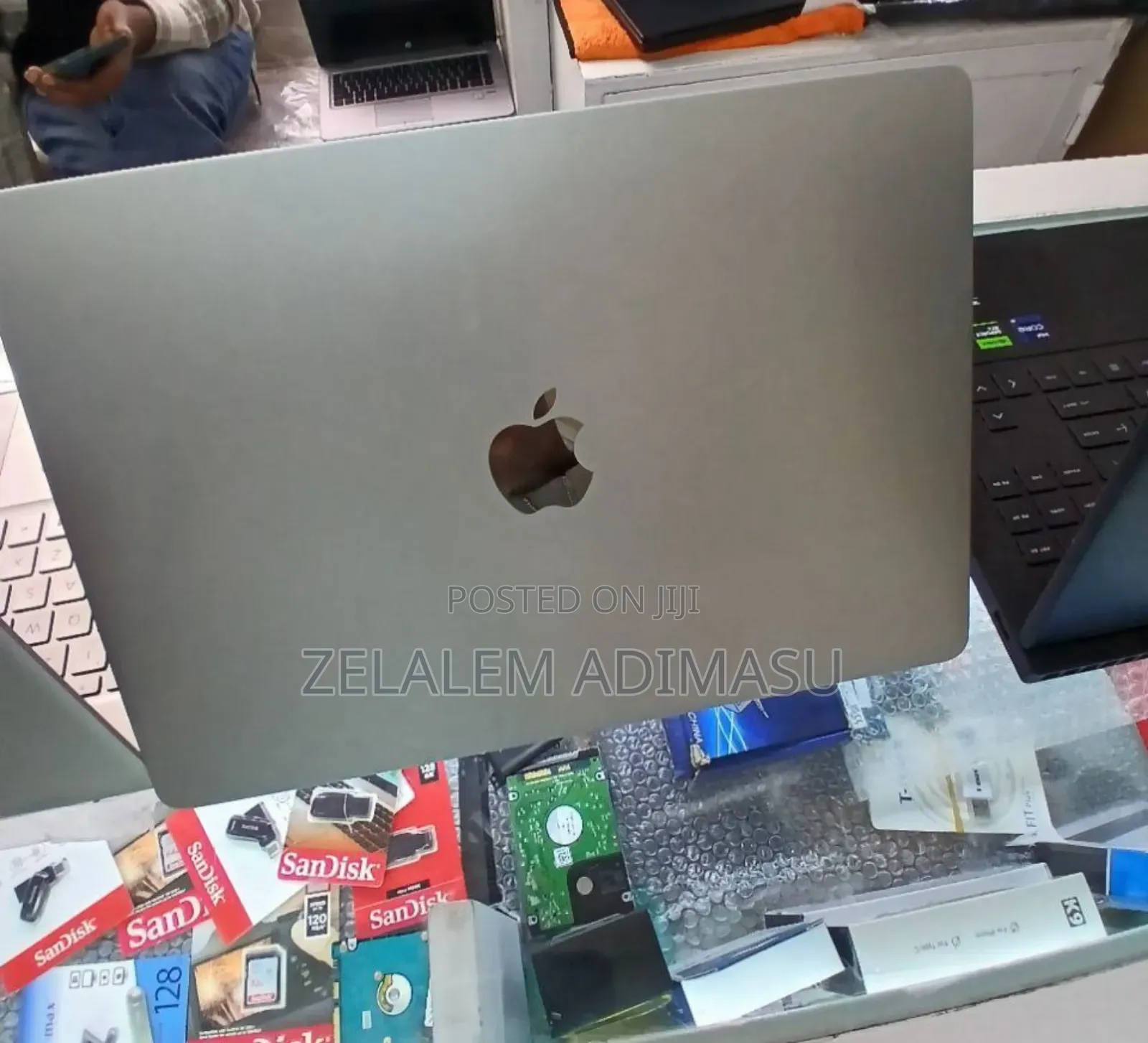 New Laptop Apple MacBook Air 2022 M2 8GB SSD 256GB
