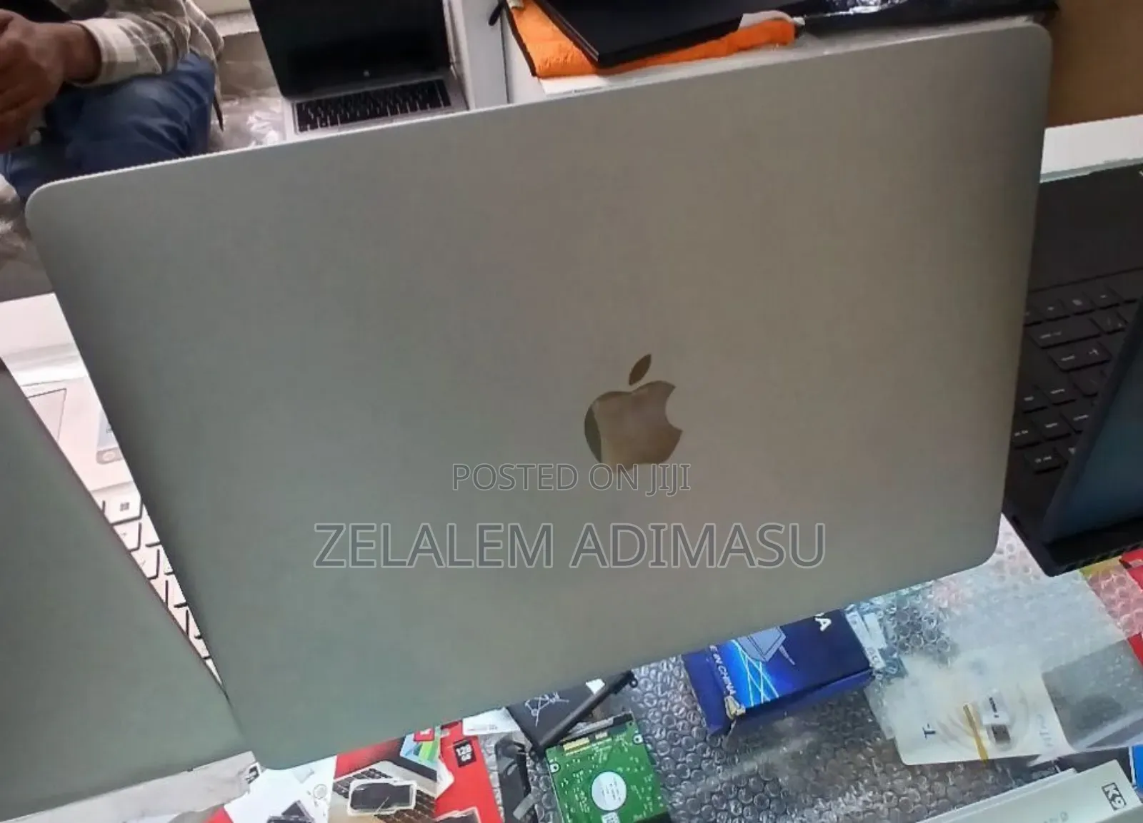 New Laptop Apple MacBook Air 2022 M2 8GB SSD 256GB