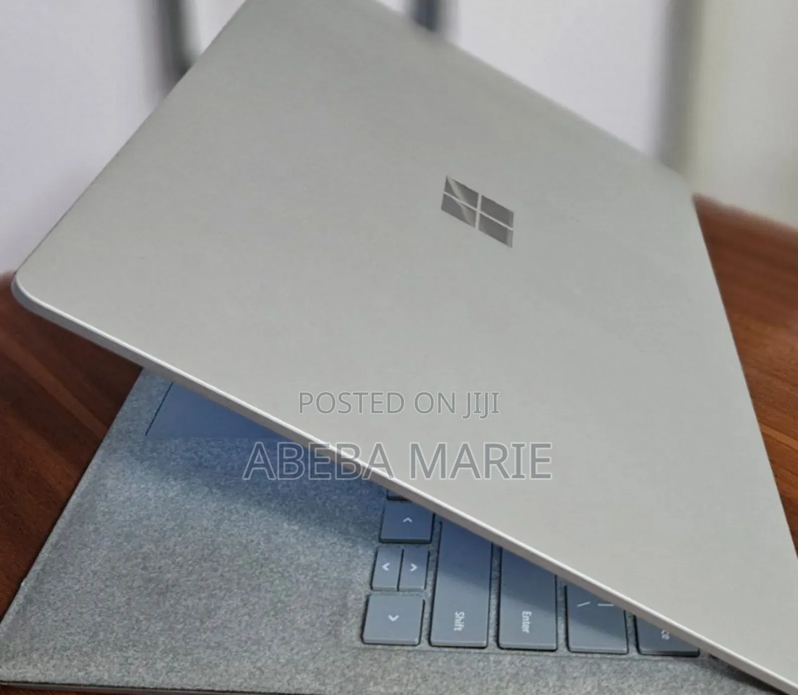 New Laptop Microsoft Surface 8GB Intel Core I5 SSD 256GB