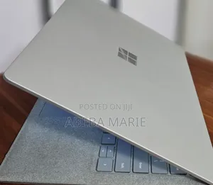 New Laptop Microsoft Surface 8GB Intel Core I5 SSD 256GB