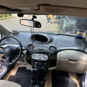 Toyota Vitz 2004 Silver