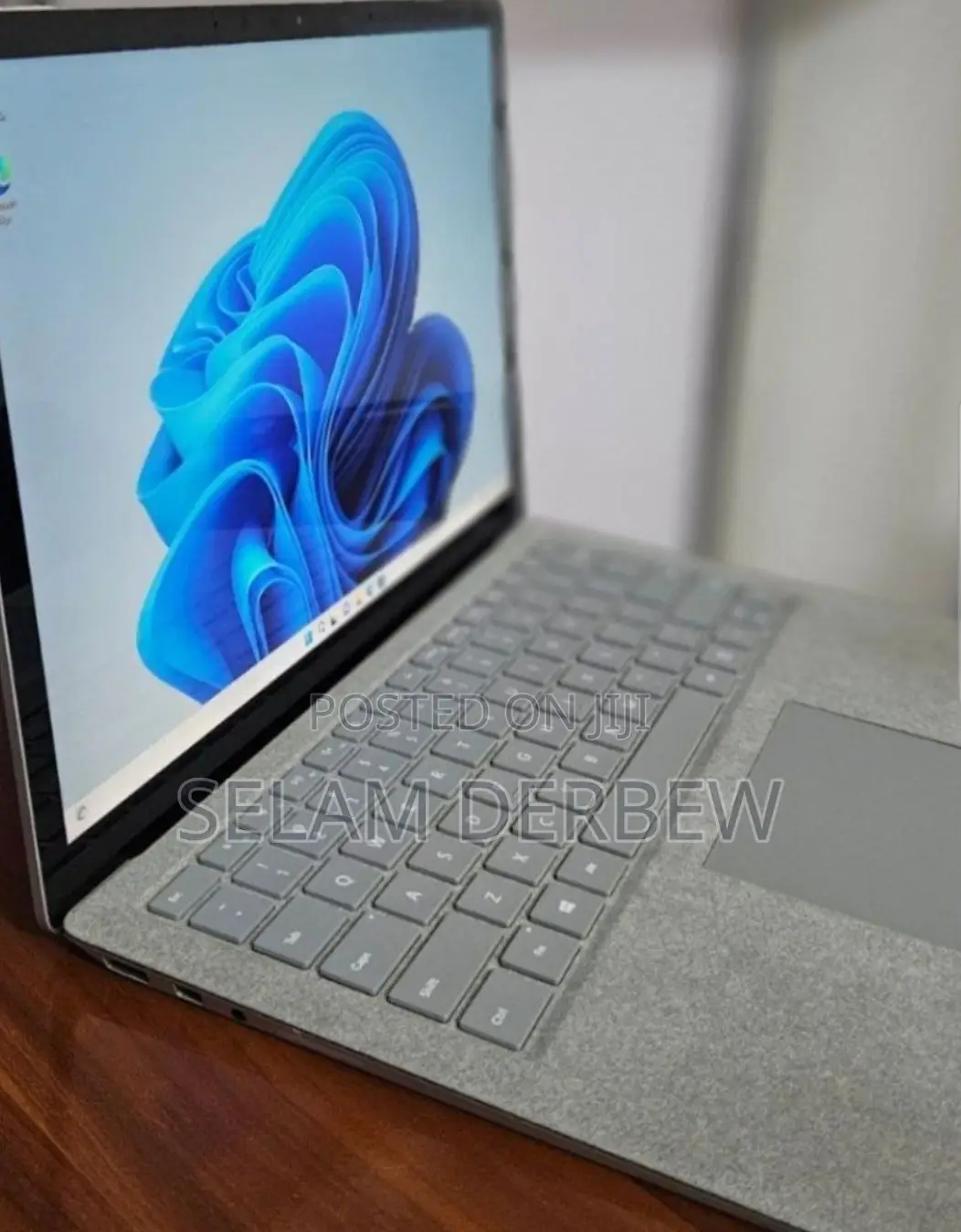 New Laptop Microsoft Surface Laptop 2 8GB Intel Core I5 SSD 256GB