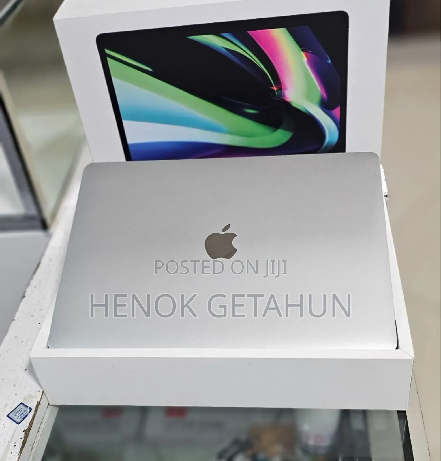 New Laptop Apple MacBook Pro 2020 M1 8GB Apple M1 SSD 256GB