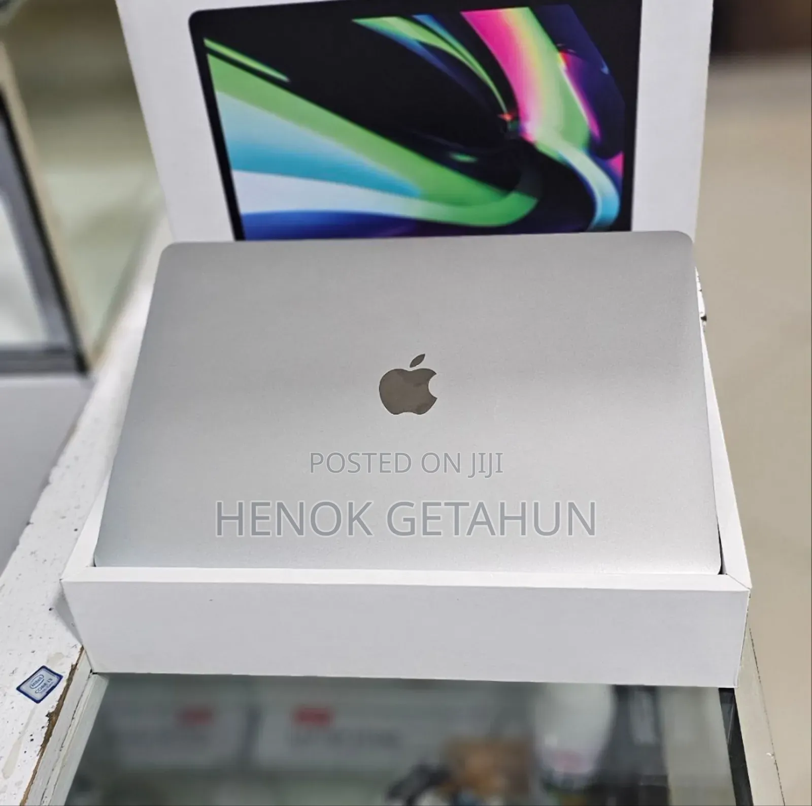 New Laptop Apple MacBook Pro 2020 M1 8GB Apple M1 SSD 256GB