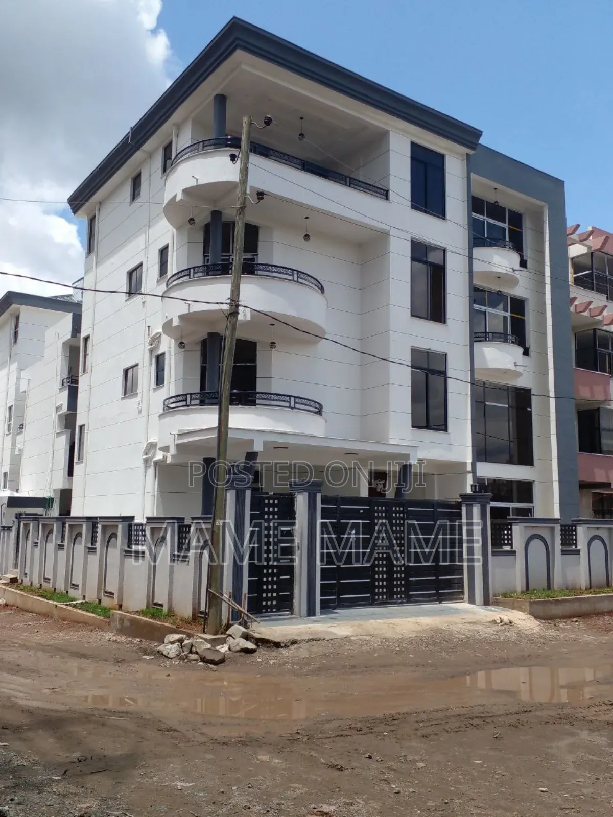 10bdrm House in Addis Abeba, Bole for sale
