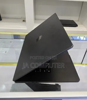 Photo - New Laptop Apple MacBook Pro 2023 M3 14-Inch 18GB Apple M3 SSD 512GB