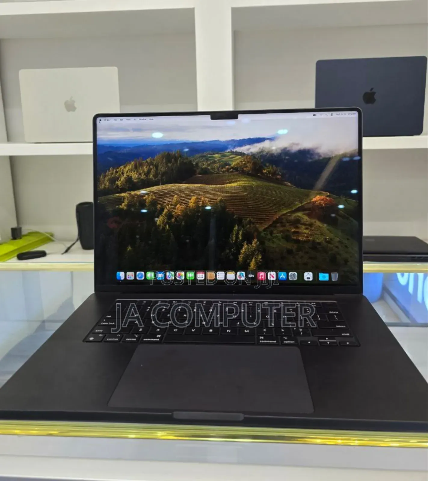 New Laptop Apple MacBook Pro 2023 M3 14-Inch 18GB Apple M3 SSD 512GB