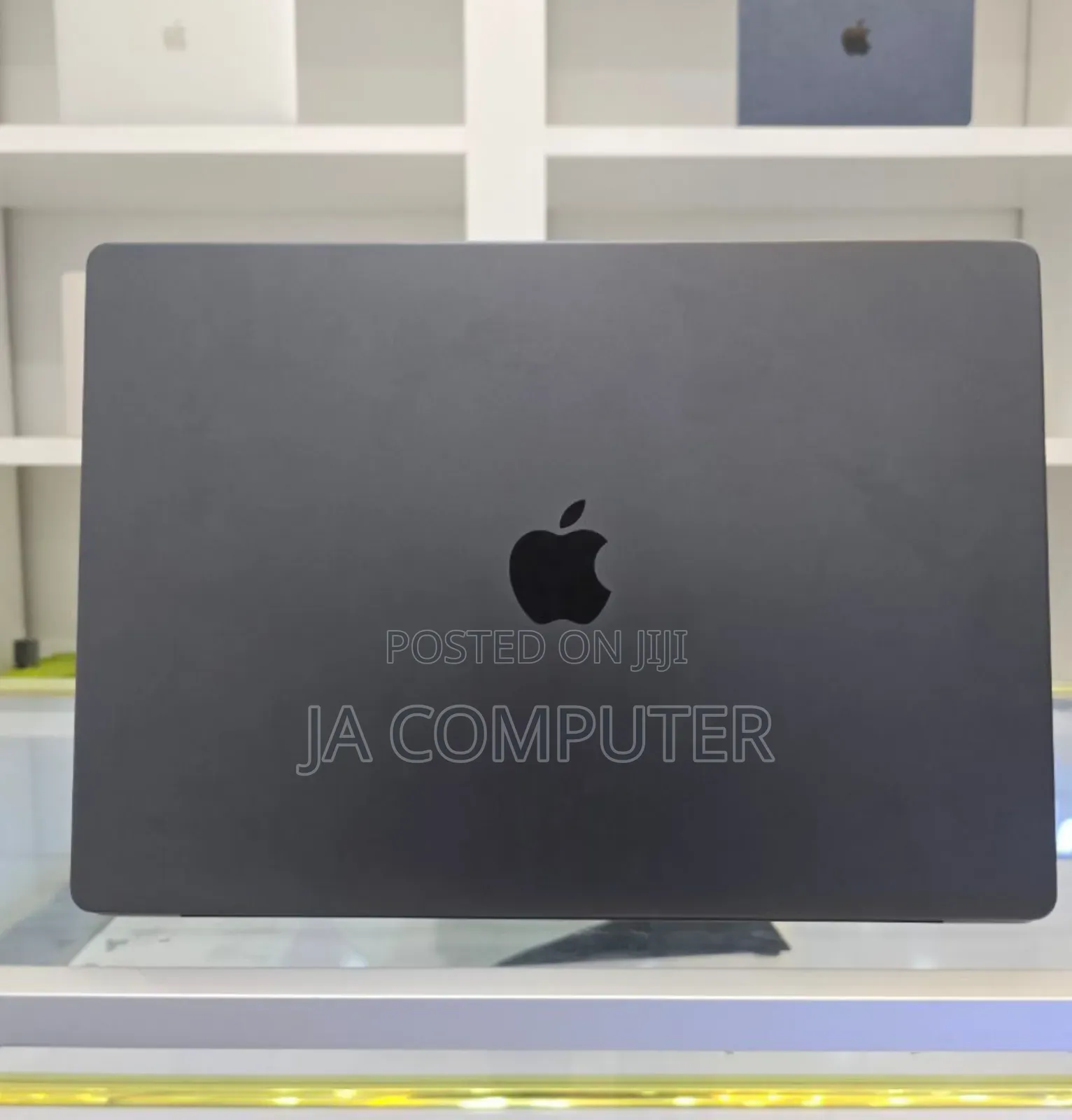 New Laptop Apple MacBook Pro 2023 M3 14-Inch 18GB Apple M3 SSD 512GB