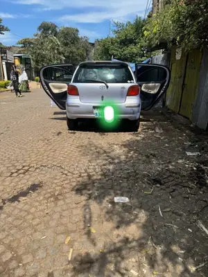 Toyota Vitz 2004 Silver
