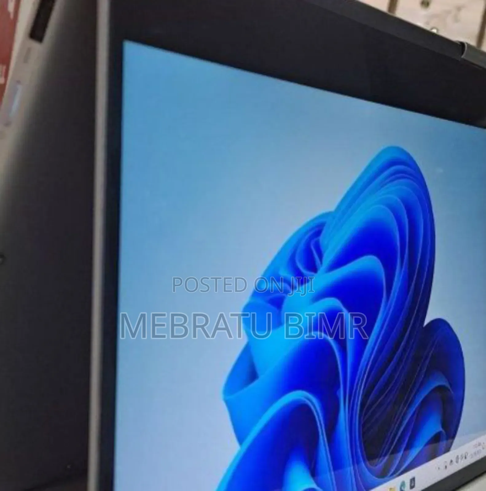 New Laptop Lenovo Yoga 710 8GB Intel Core I5 SSD 512GB