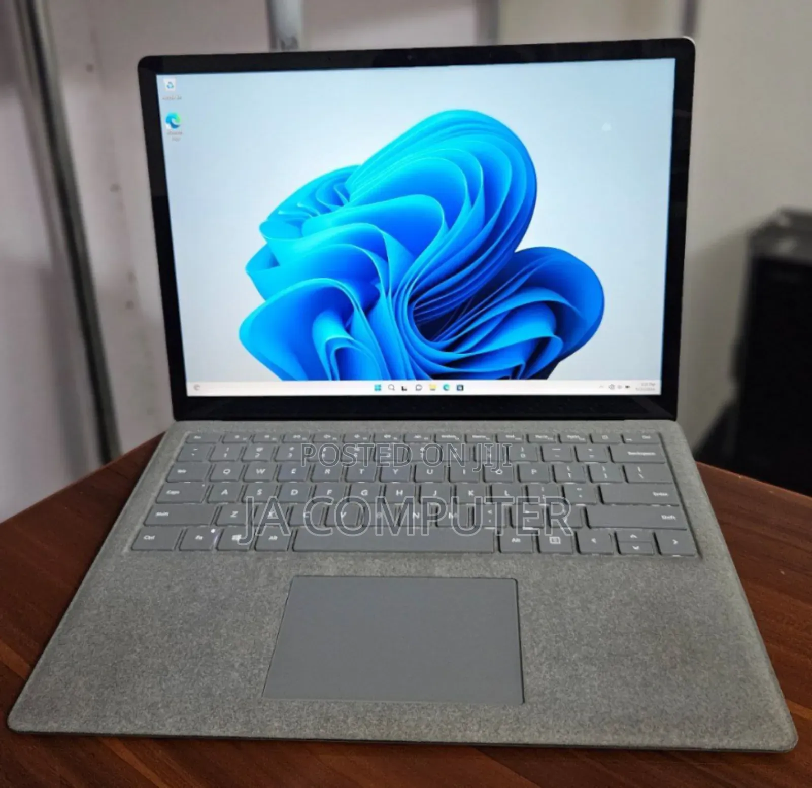 New Laptop Microsoft Surface Laptop 2 8GB Intel Core I5 SSD 256GB