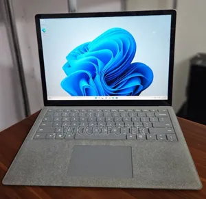 New Laptop Microsoft Surface Laptop 2 8GB Intel Core I5 SSD 256GB