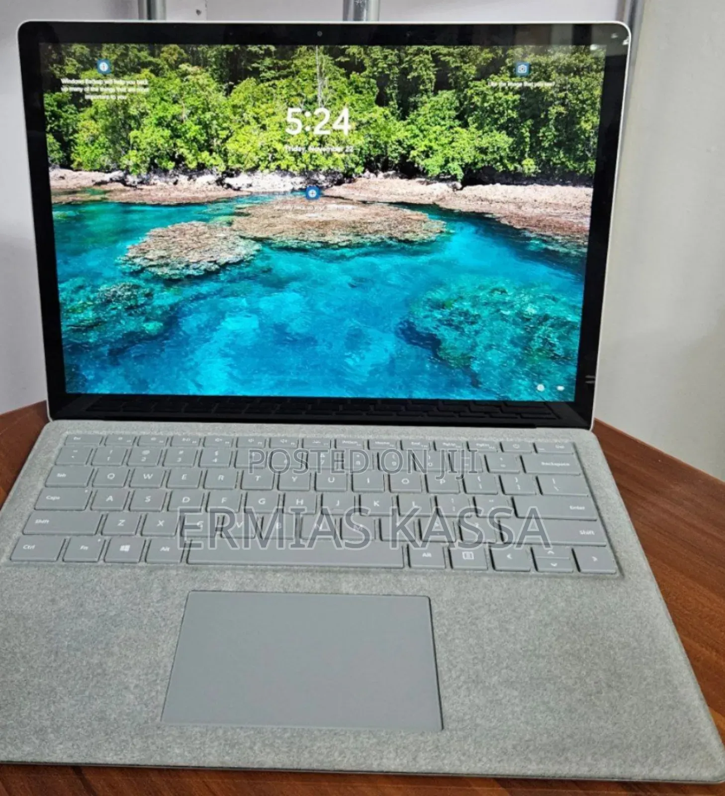 New Laptop Microsoft Surface 8GB Intel Core I5 SSD 256GB