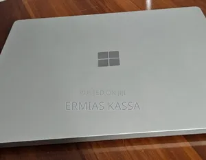 New Laptop Microsoft Surface 8GB Intel Core I5 SSD 256GB