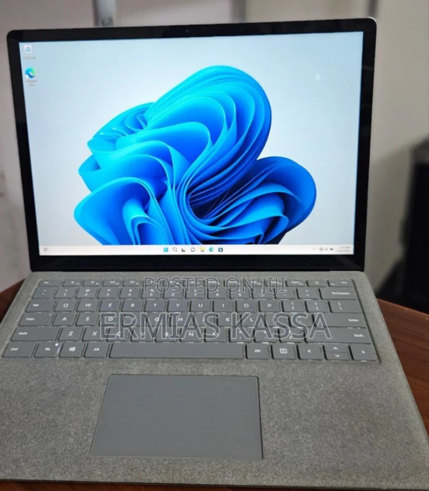 New Laptop Microsoft Surface 8GB Intel Core I5 SSD 256GB