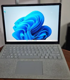 New Laptop Microsoft Surface 8GB Intel Core I5 SSD 256GB