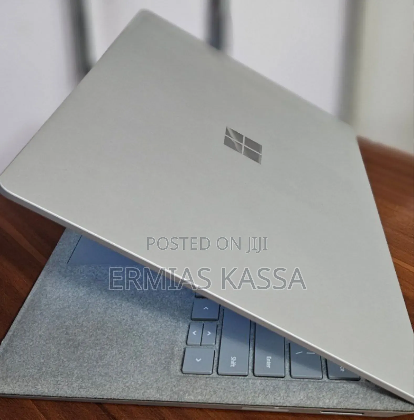 New Laptop Microsoft Surface 8GB Intel Core I5 SSD 256GB