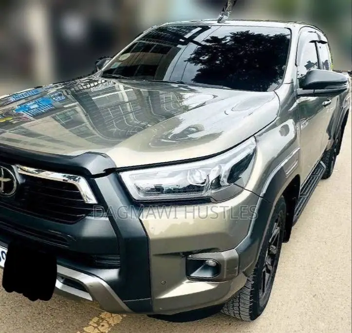Toyota Hilux 2021 Gray