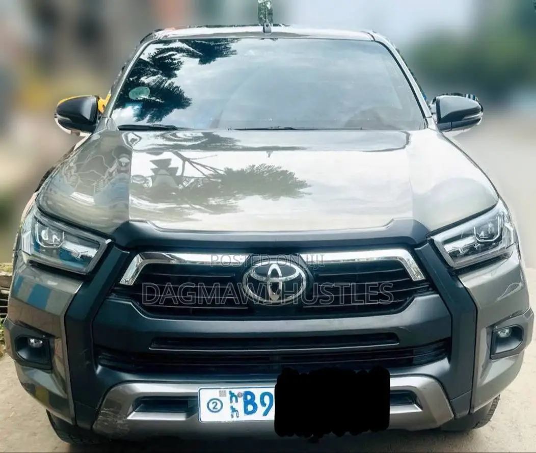 Toyota Hilux 2021 Gray