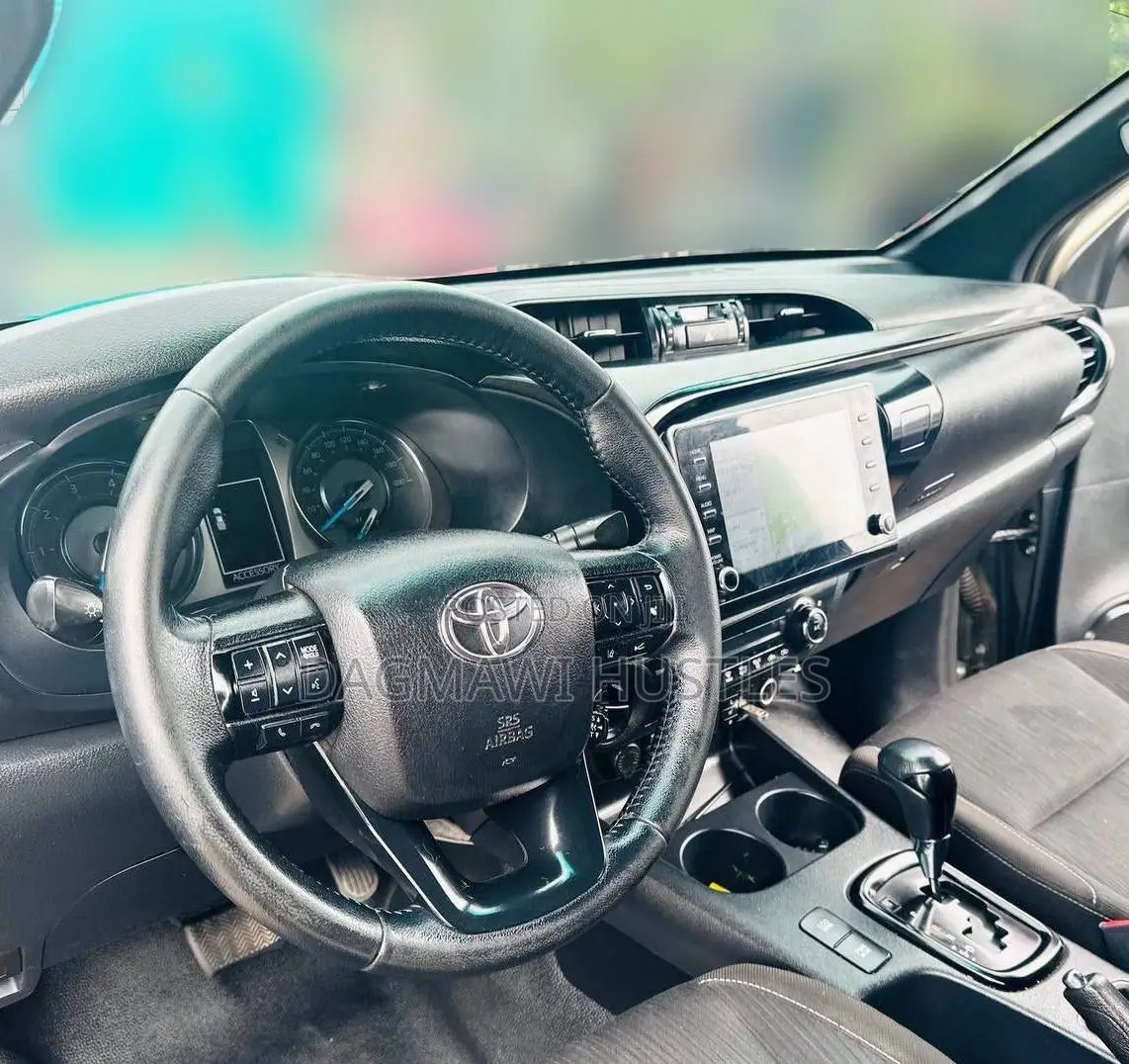 Toyota Hilux 2021 Gray