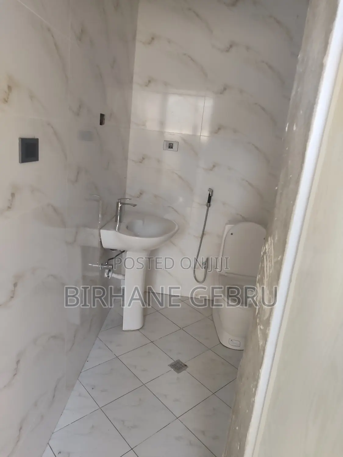 7bdrm Villa in Bole Around Semit for rent