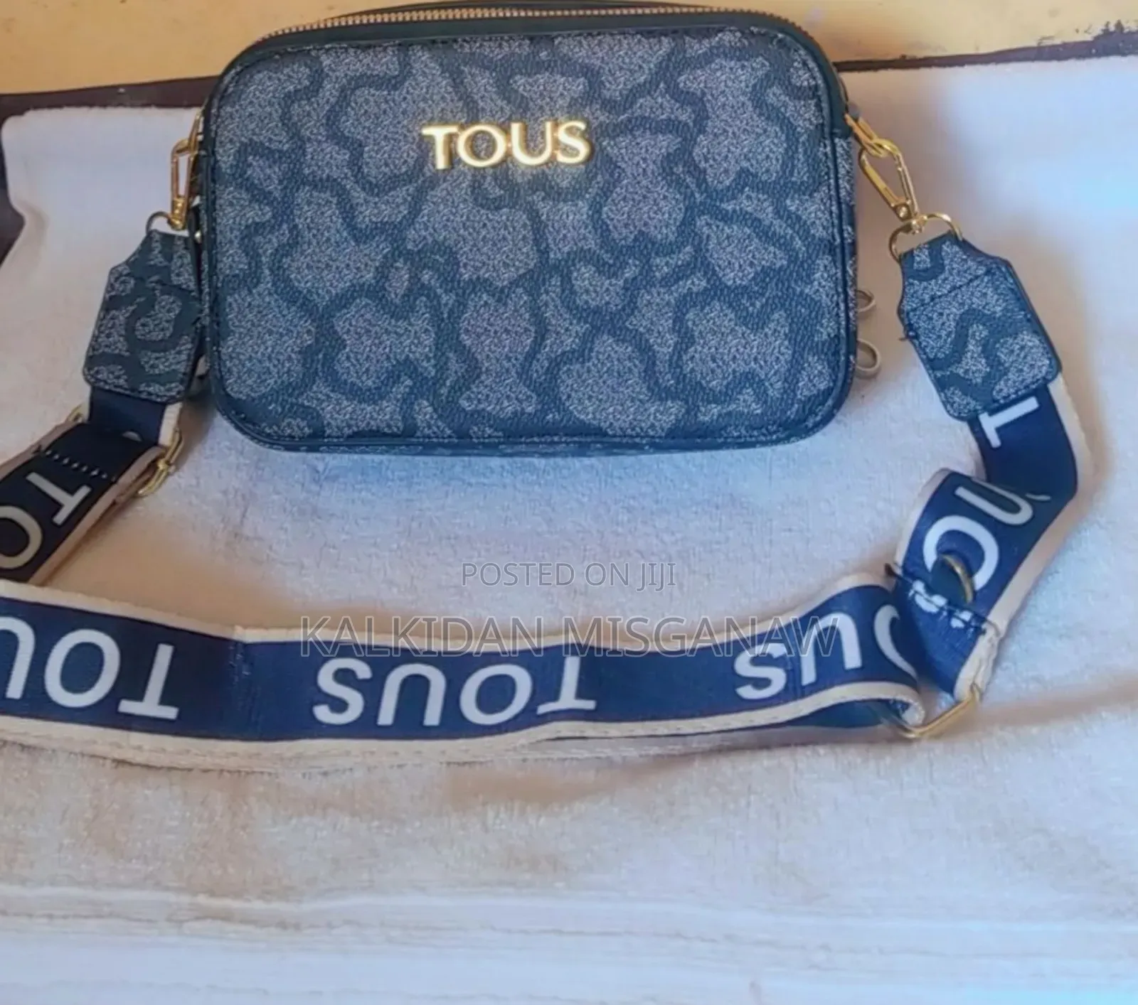 Hand Bag With Shera Hanger