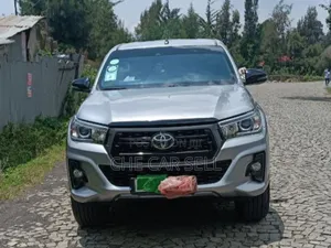 Toyota Hilux 2020 Silver
