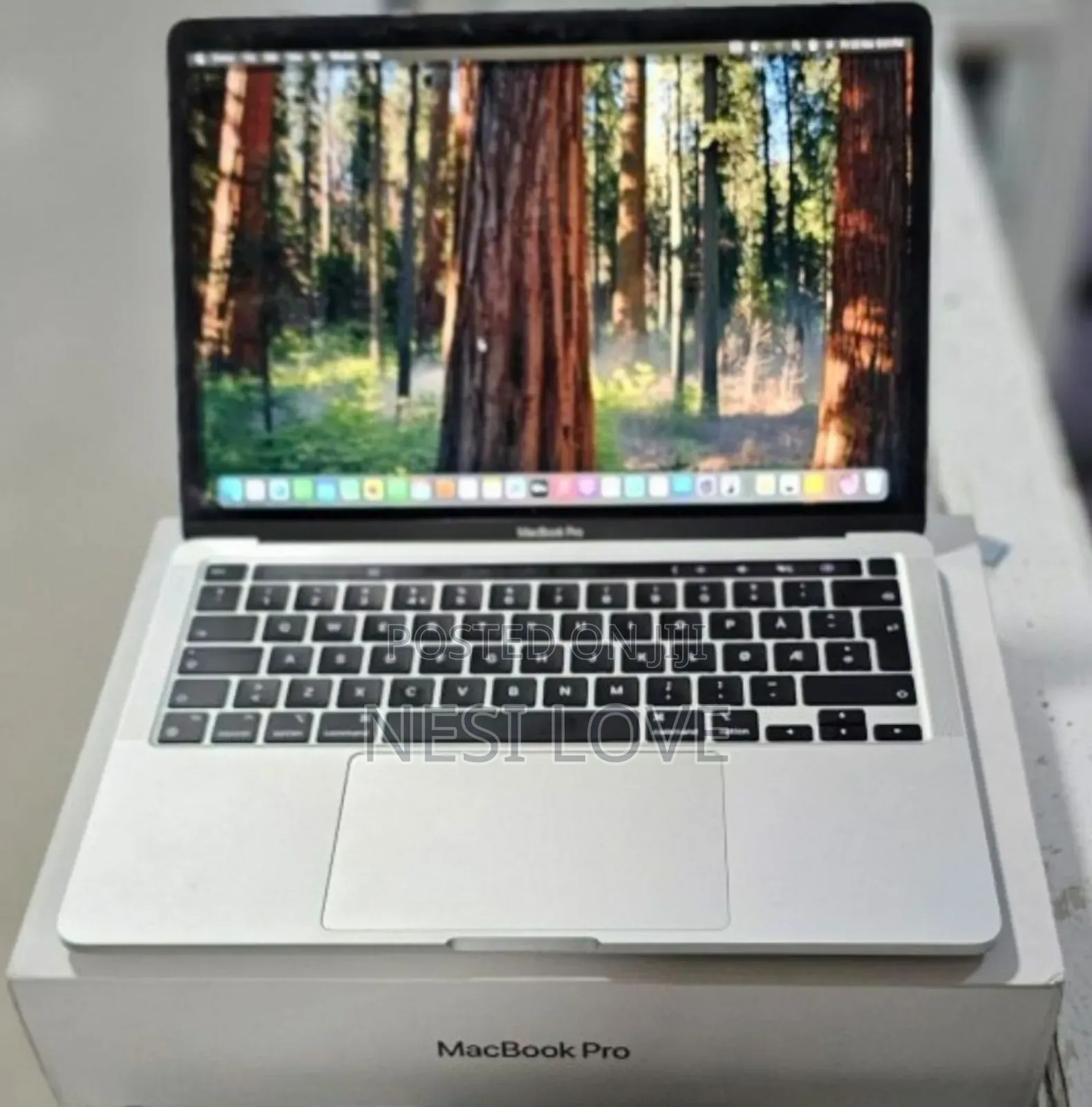 New Laptop Apple MacBook Pro M1 8GB Intel Core I7 SSD 256GB