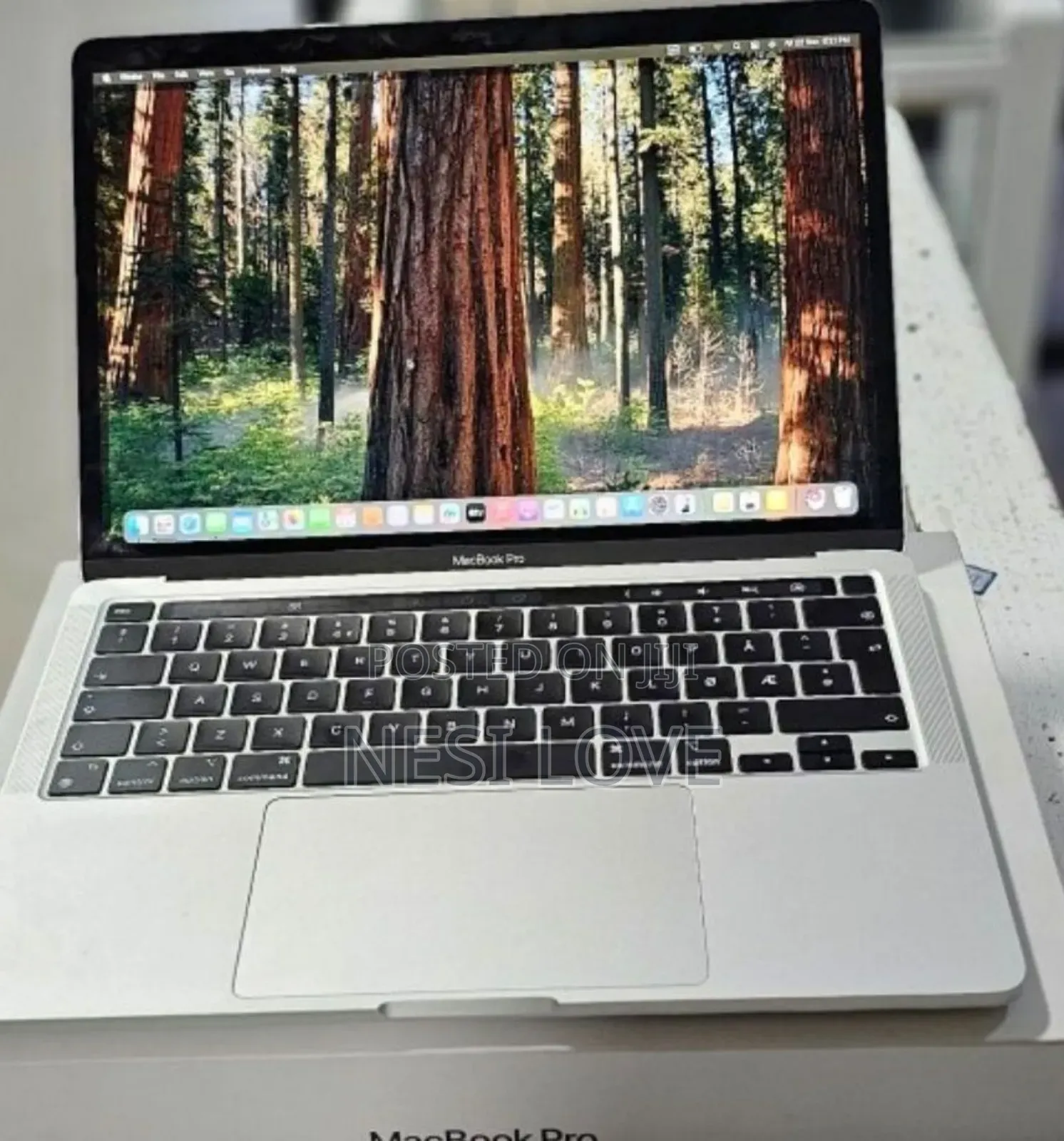 New Laptop Apple MacBook Pro M1 8GB Intel Core I7 SSD 256GB