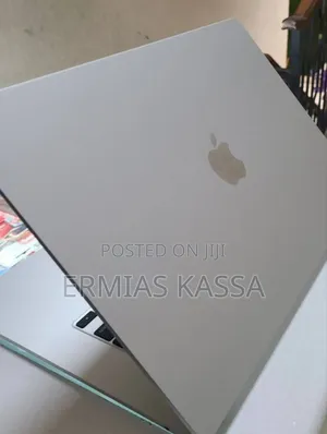 New Laptop Apple MacBook Air 2022 M2 8GB Apple M2 SSD 256GB