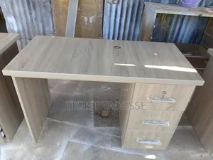 Photo - Computer Table ቢሮ Cየቢሮዛ ፀድት ያለ 60*120