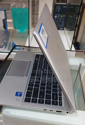New Laptop HP EliteBook 840 G8 16GB Intel Core I5 SSD 512GB