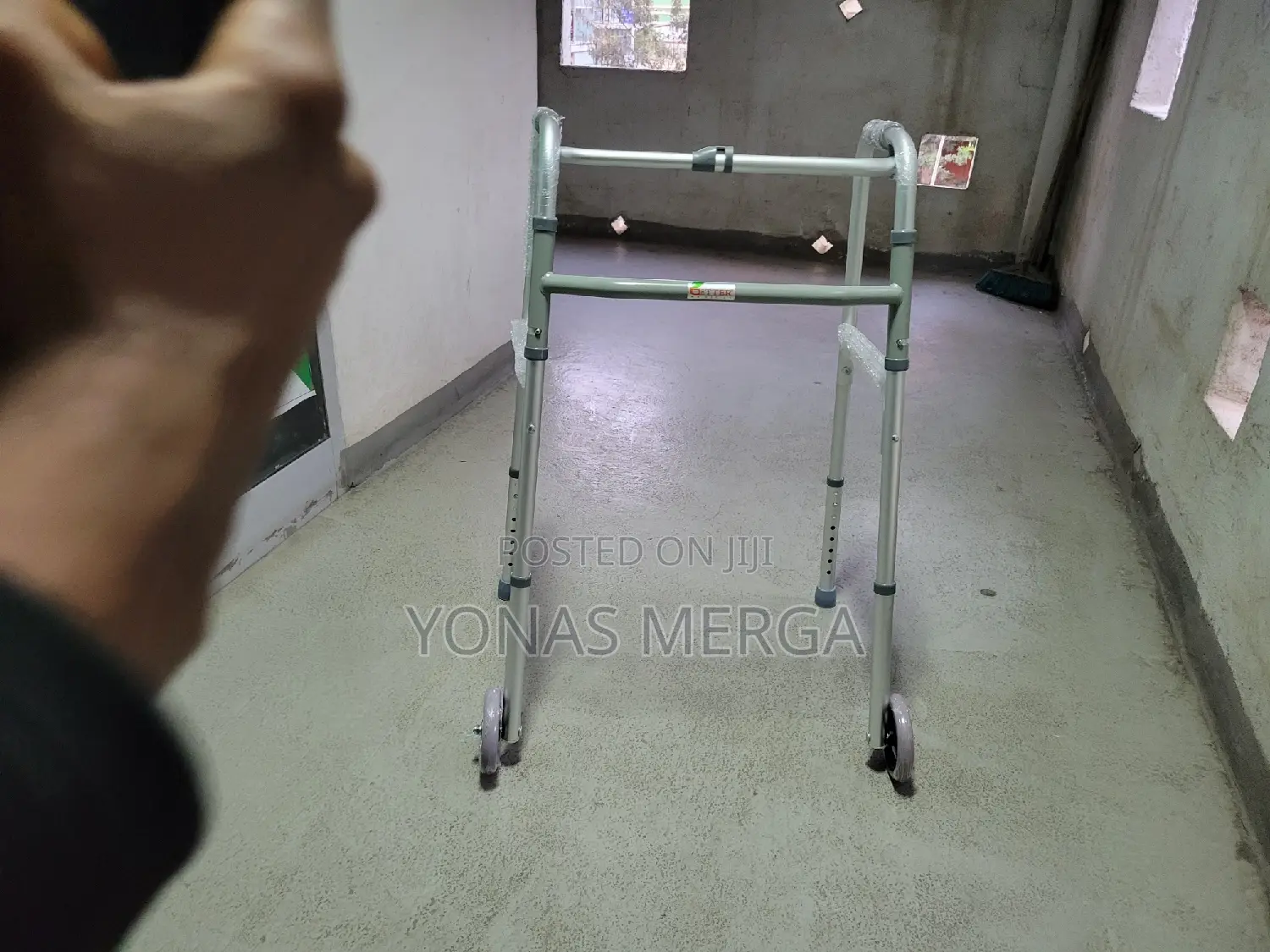 Dura Lite Walker With Wheels 2902//Walker%Rubber Foam Grip5"