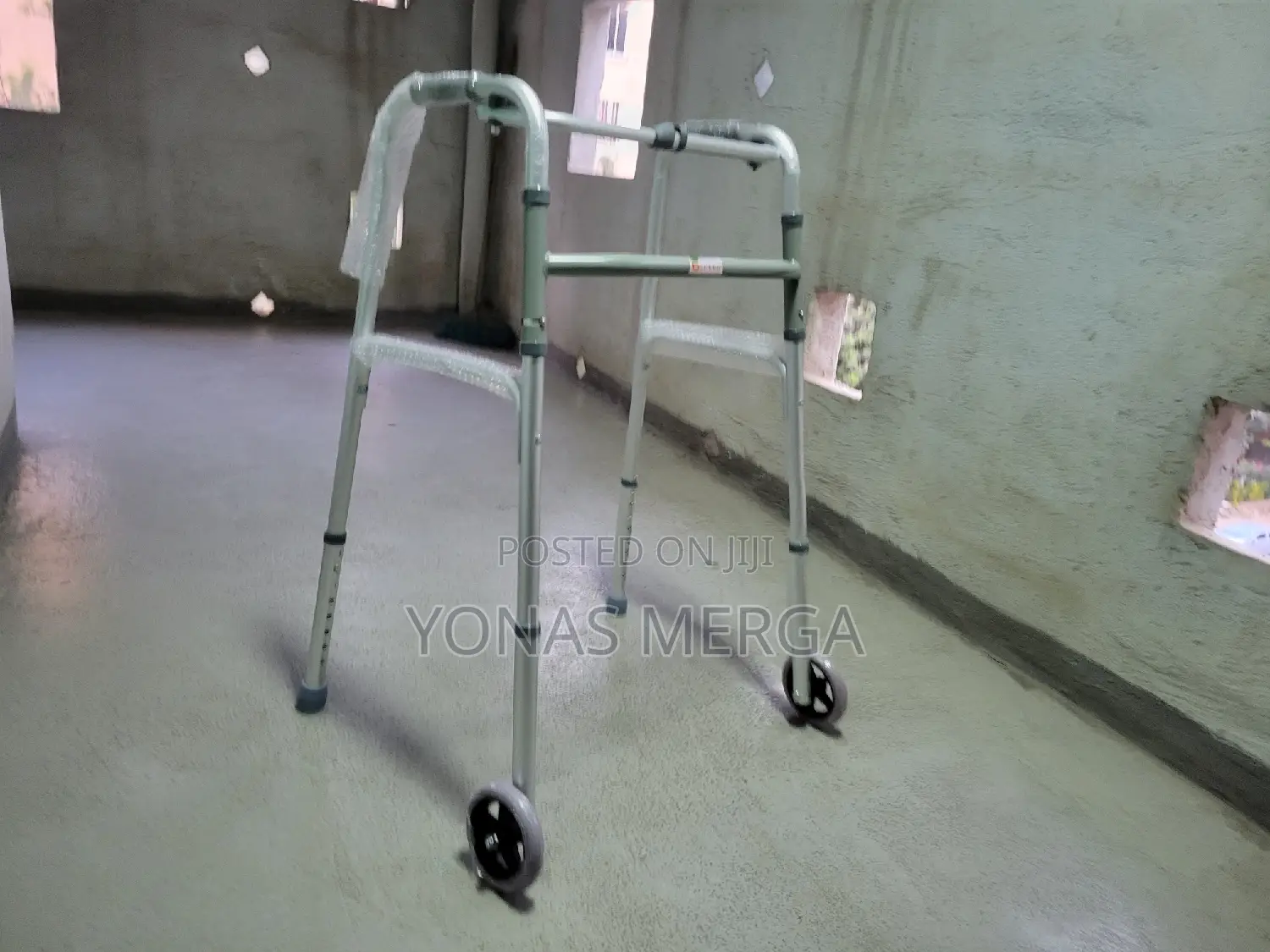 Walker/ Walker With Wheels Is Specially Designed for Elderly