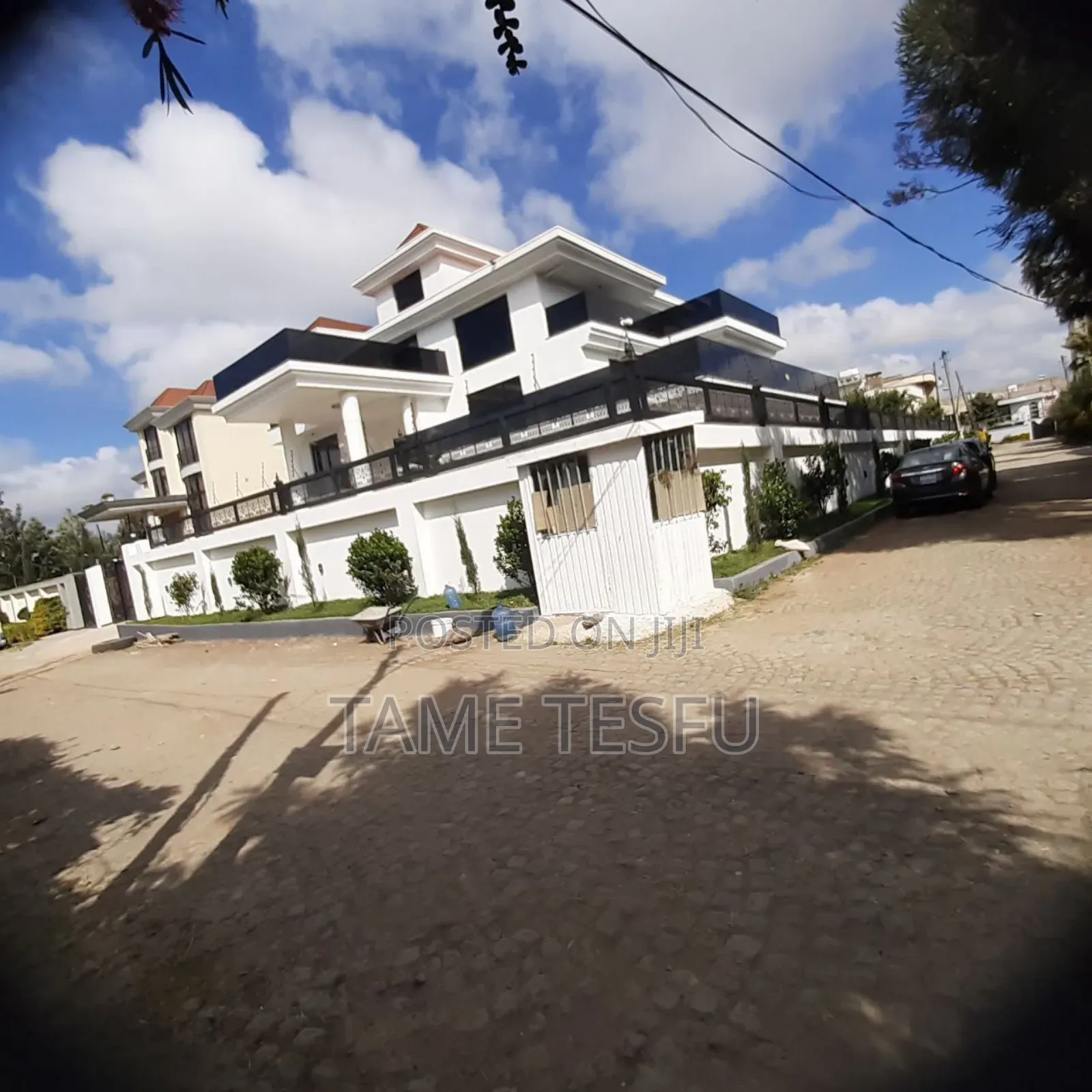 Furnished 8bdrm House in Summit, Bole for sale