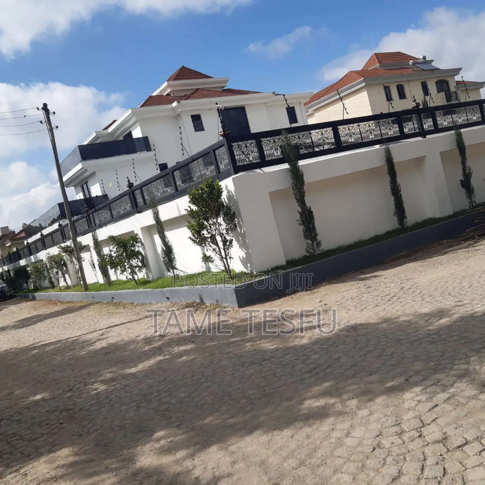 Furnished 8bdrm House in Summit, Bole for sale