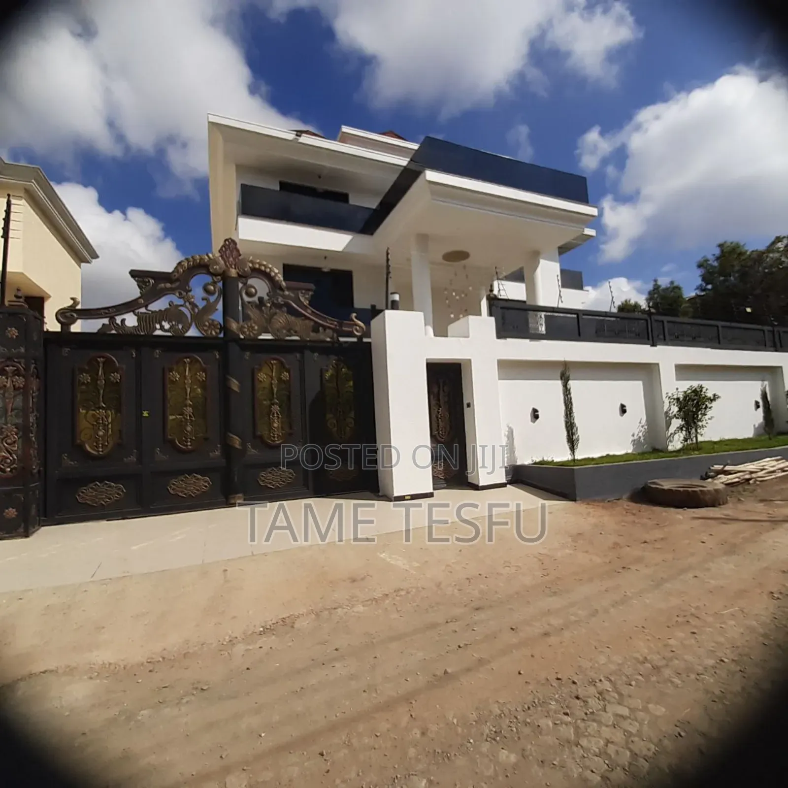 Furnished 8bdrm House in Summit, Bole for sale