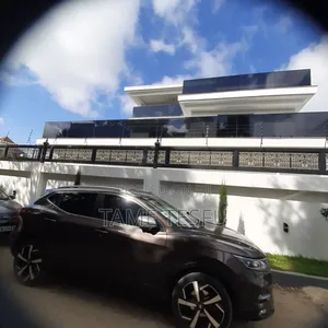 Furnished 8bdrm House in Summit, Bole for sale